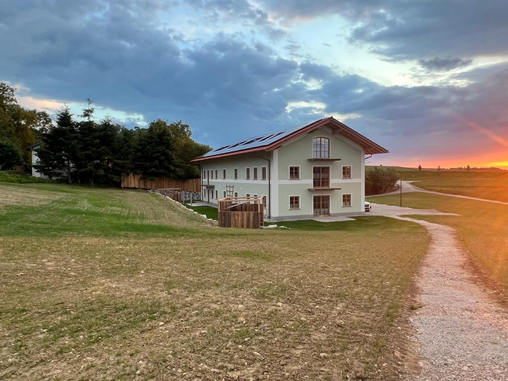 Stay Nice Apartments Dorfen Naehe Muenchen Jacuzzi Grillkota 75 Zoll Tv Eksteriør bilde